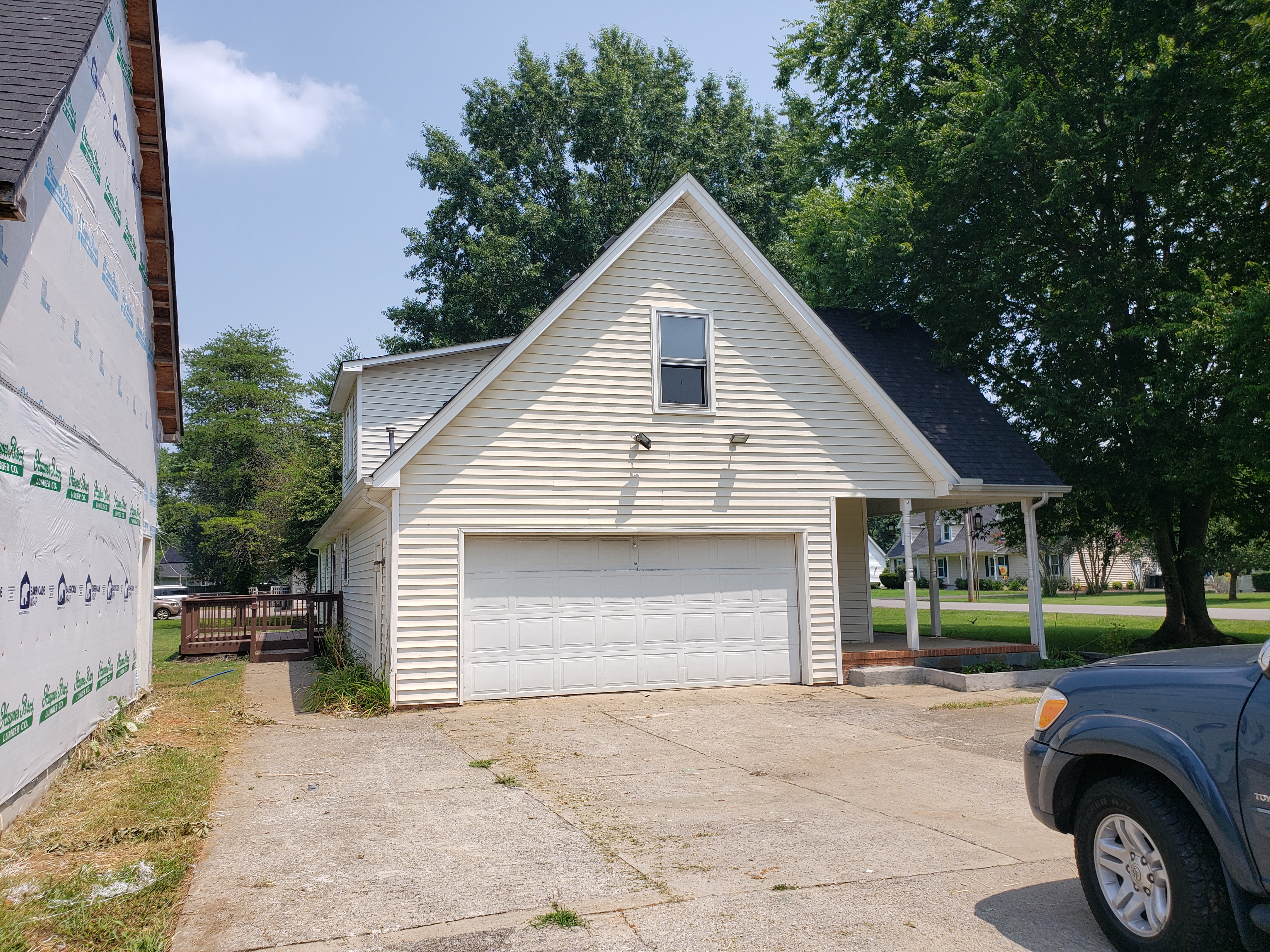 A photo of the house's sidewalk.