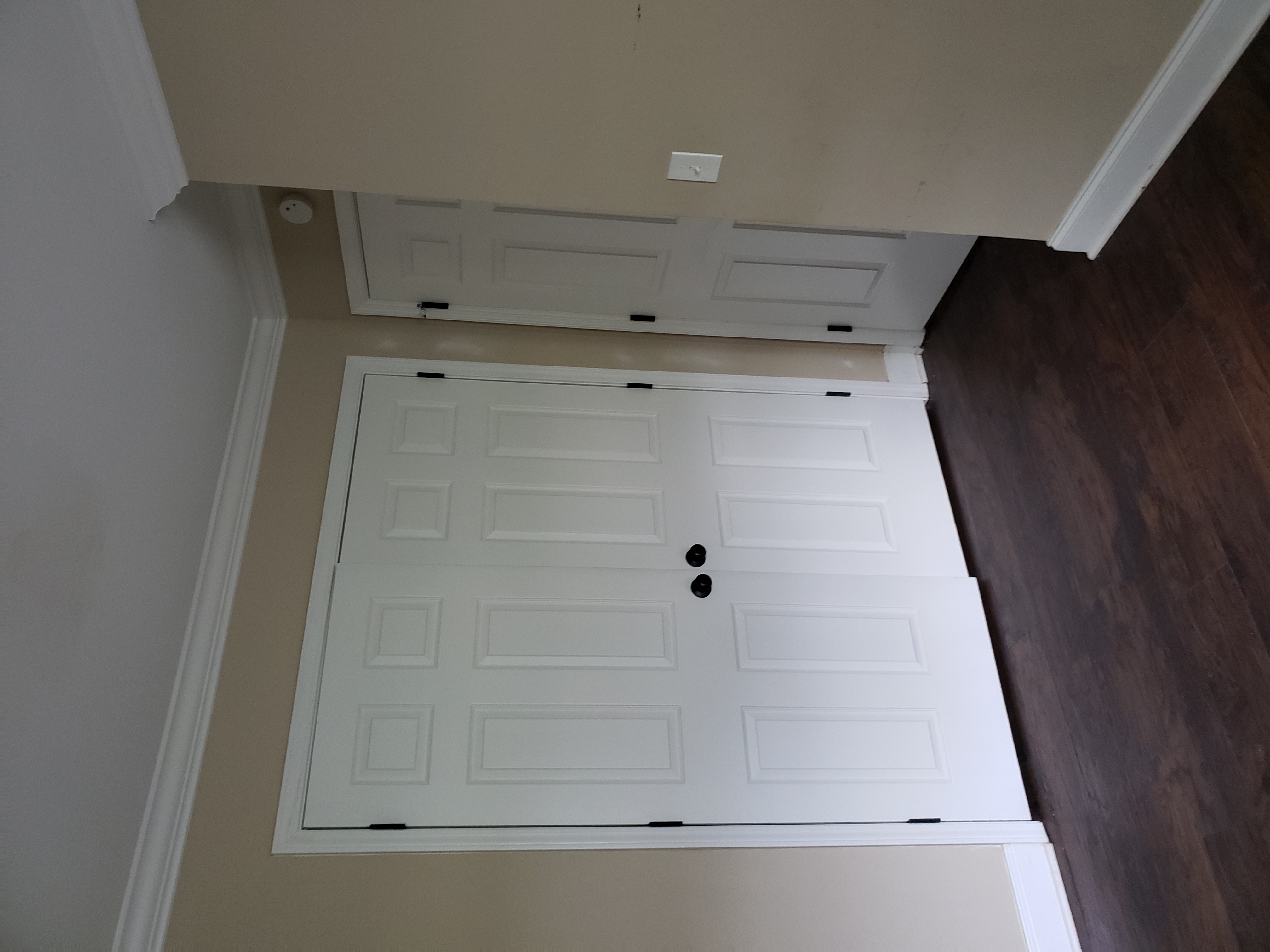 A photo of the house's sidewalk.